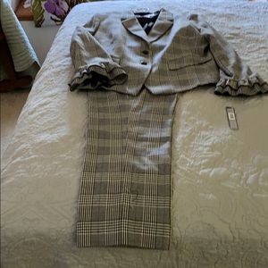 Tahari woman’s business suit